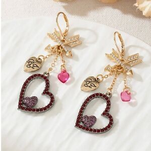 🩷 NEW Betsey Johnson Vintage unique Cupids Arrow heart dangle earrings 🩷
